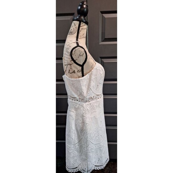 EUC Lilly Pulitzer Risette Lace Dress/Pre-owned, Size 10 - Picture 6 of 9